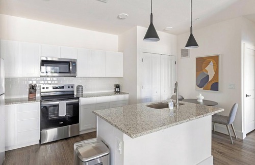 Venus Apartment | Landing | Incredible 1BD, Pool, Gym