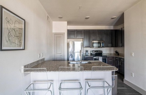 Spring Apartment | Landing | Incredible 1BD, Gym, Pool