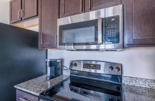 Spring Apartment | Landing | Incredible 1BD, Gym, Pool