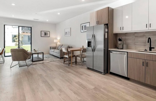 Richmond Apartment | Landing | Incredible 1BD, Courtyard, Clubhouse