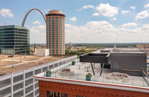 Downtown St. Louis Apartment | Landing | Incredible 1BD, Rooftop Lounge