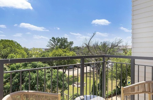 Fort Worth Apartment | Landing | Incredible 2BD, Courtyard, Gym