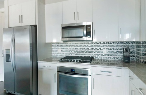 Houston Apartment | Landing | Incredible 2BD, Pool, Gym