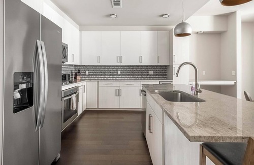 Houston Apartment | Landing | Incredible 2BD, Tennis Court, Gym