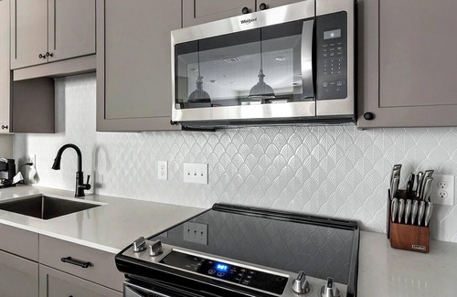 Houston Apartment | Landing | Incredible 2BD, Courtyard, Gym