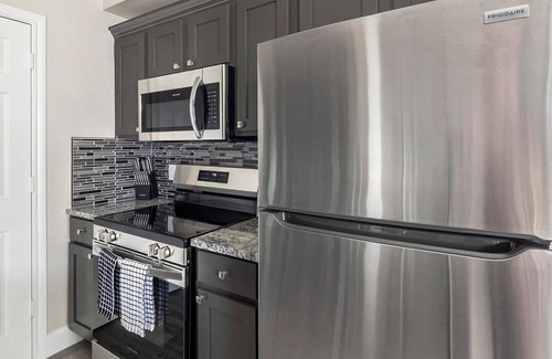 Richmond Apartment | Landing | Incredible 2BD, Gym, Clubhouse