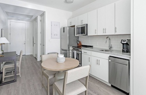 Five Points South Apartment | Landing | Incredible Studio, Pool, Gym