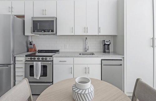 Five Points South Apartment | Landing | Incredible Studio, Pool, Gym