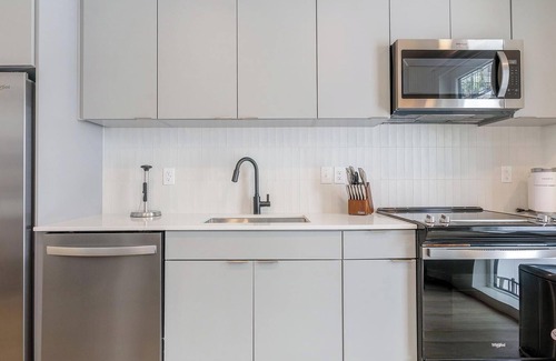 Durham Apartment | Landing | Incredible Studio, Rooftop Lounge, Gym