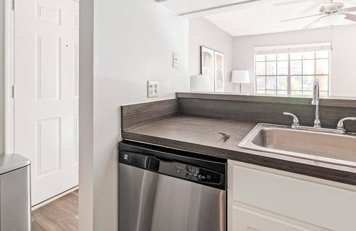 Sunbeam Apartment | Landing | Incredible 1BD, Courtyard, Pool