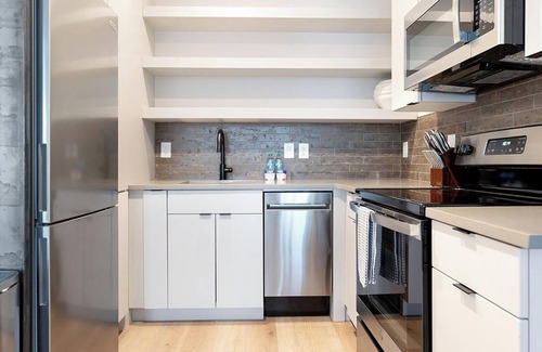 Norris Square Apartment | Landing | Incredible 1BD, Gym