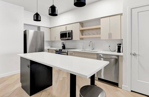 Downtown Salt Lake City Apartment | Landing | Modern 1BD, Yoga Studio, Clubhouse