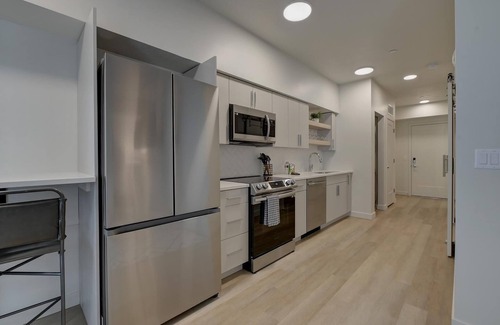 Downtown Salt Lake City Apartment | Landing | Modern 1BD, Rooftop Lounge, Yoga Studio