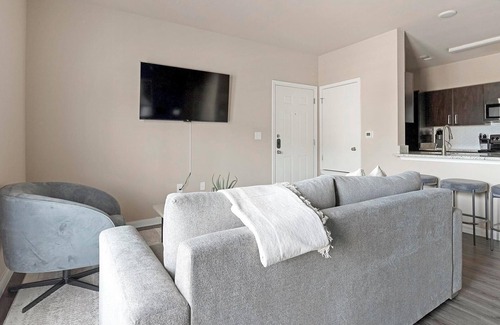 New Braunfels Apartment | Landing | Modern 1BD, Pool, Gym