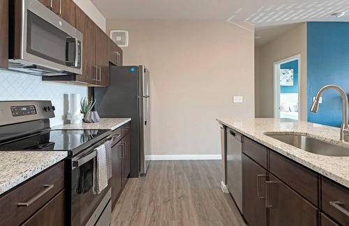 New Braunfels Apartment | Landing | Modern 1BD, Pool, Gym
