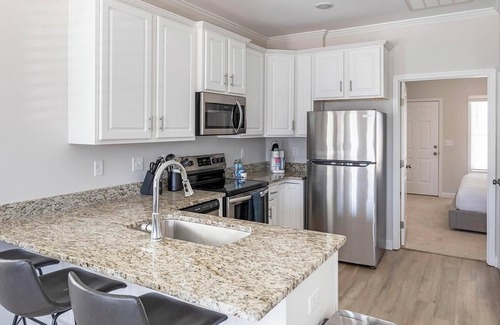 Huntsville Apartment | Landing | Modern 1BD, Courtyard, Gym