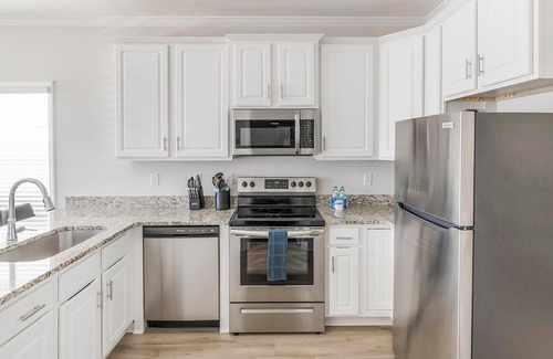 Huntsville Apartment | Landing | Modern 1BD, Courtyard, Gym