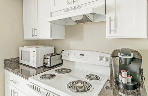 Southbelt/Ellington Apartment | Landing | Modern 1BD, Clubhouse, Game Room