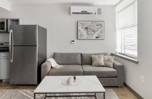 Central City Apartment | Landing | Modern 1BD, Gym
