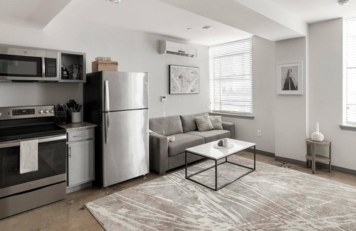 Central City Apartment | Landing | Modern 1BD, Gym