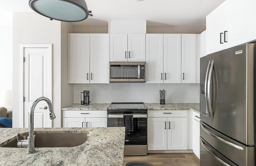 Huntsville Apartment | Landing | Modern 1BD, Gym, Pool
