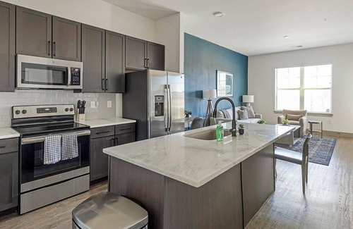 Denton Apartment | Landing | Modern 1BD, Gym, Clubhouse