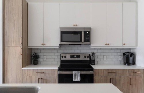 Austin Apartment | Landing | Modern 1BD, Gym, Pool