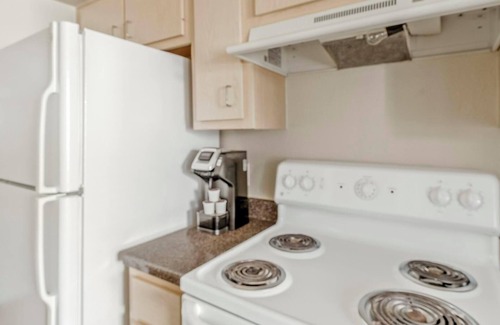 Southbelt/Ellington Apartment | Landing | Modern 1BD, Gym, Pool