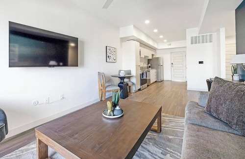 North Mountain Apartment | Landing | Modern 1BD, Gym, Pool