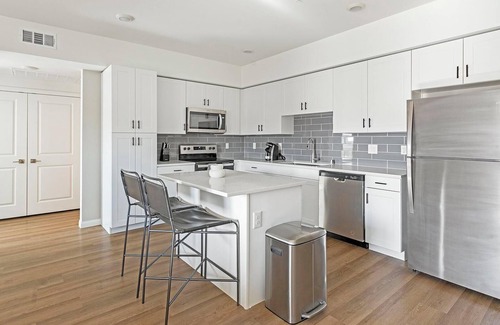 Townsite Apartment | Landing | Modern 1BD, Pool, Rooftop Lounge