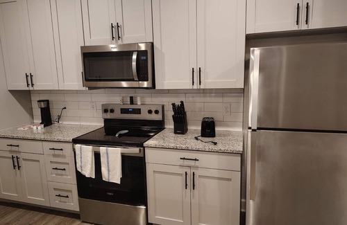 Newberry Apartment | Landing | Modern 1BD, Pool, Gym
