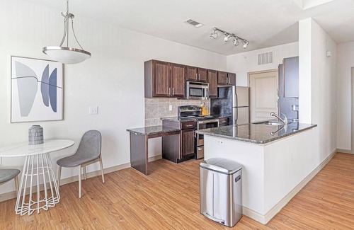 White Settlement Apartment | Landing | Modern 1BD, Rooftop Lounge, Gym