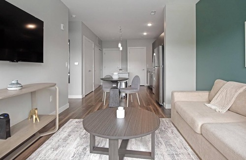 Edwardsville Apartment | Landing | Modern 1BD, Clubhouse, Gym