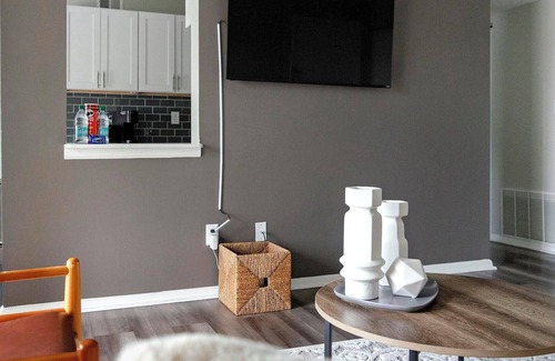 Indianapolis Apartment | Landing | Modern 1BD, Gym, Clubhouse