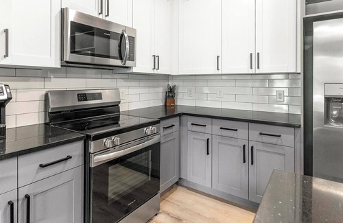 Northside Apartment | Landing | Modern 1BD, Clubhouse, Pool