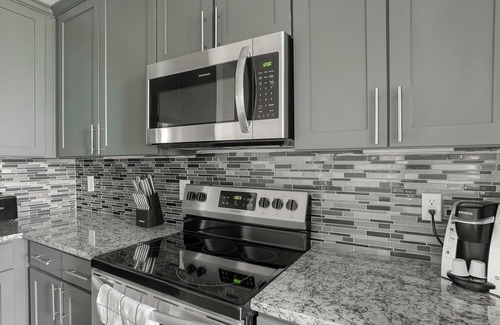 Nassau Bay Apartment | Landing | Modern 1BD, Yoga Studio, Gym