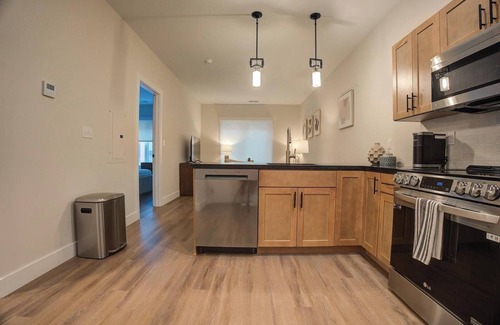 Kensington Apartment | Landing | Modern 1BD, Rooftop Lounge, Gym