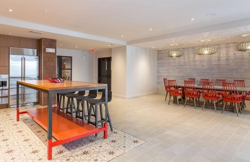 Downtown San Antonio Apartment | Landing | Modern 1BD, Rooftop Lounge, Clubhouse