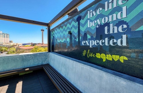 Downtown San Antonio Apartment | Landing | Modern 1BD, Rooftop Lounge, Clubhouse