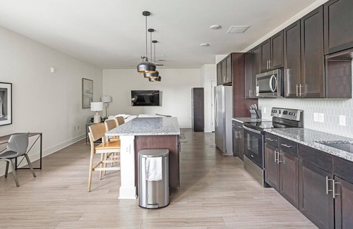 Fort Worth Apartment | Landing | Modern 1BD, Yoga Studio, Courtyard
