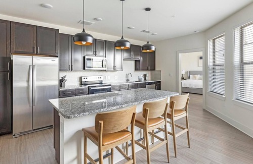 Fort Worth Apartment | Landing | Modern 1BD, Yoga Studio, Courtyard