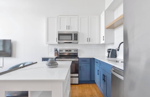 Greenville Apartment | Landing | Modern 1BD, Yoga Studio, Gym
