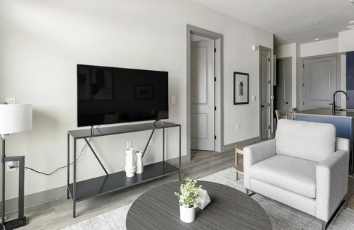 Washington Ave./ Memorial Park Apartment | Landing | Modern 1BD, Yoga Studio, Courtyard