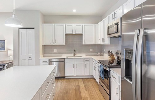 Willow Springs Apartment | Landing | Modern 2BD, Gym, Clubhouse
