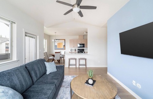 Molalla Apartment | Landing | Modern 2BD, Gym, Clubhouse