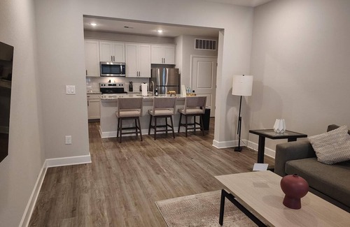 Newberry Apartment | Landing | Modern 2BD, Gym, Pool