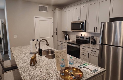 Newberry Apartment | Landing | Modern 2BD, Gym, Pool