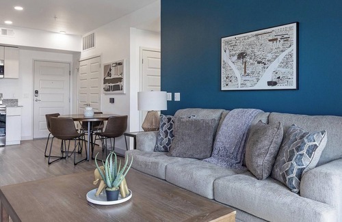 North Mountain Apartment | Landing | Modern 2BD, Gym, Pool