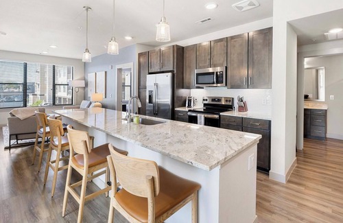 Inglewood Apartment | Landing | Modern 2BD, Rooftop Lounge
