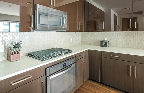 Houston Apartment | Landing | Modern 2BD, Tennis Court, Gym